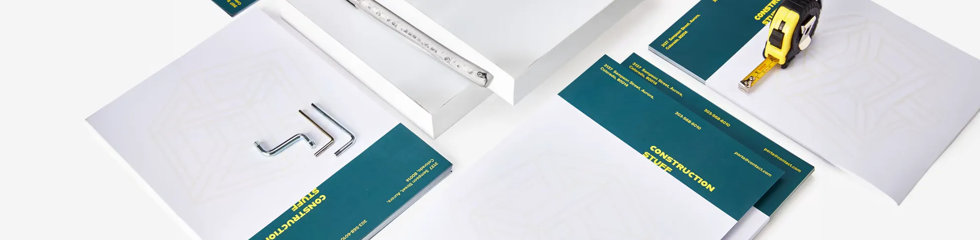 Stationery with turquoise print motif